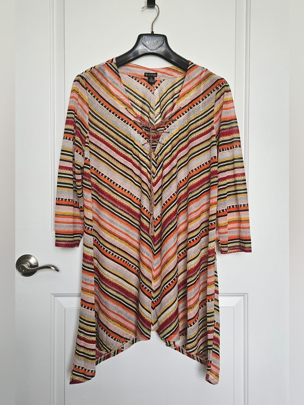 new directions Women's Plus Size 1X V-Neck Handkerchief Hem Tunic